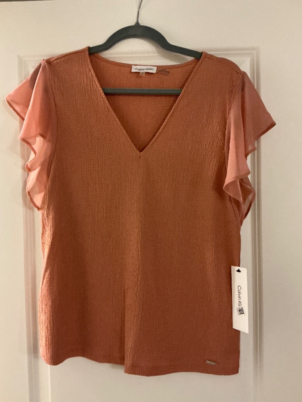 Calvin Klein modern essentials v-neck top medium NWT